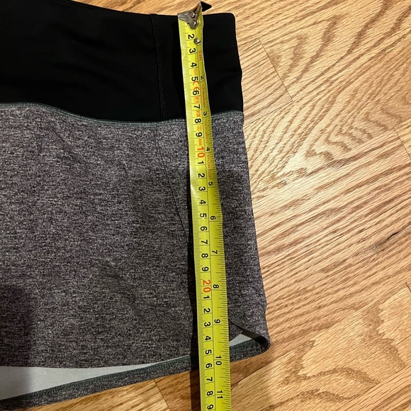 Lululemon Run times shorts, size 6 - Picture 4 of 9